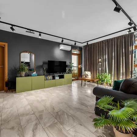 Apartment Muranow 14th Floor - 62m2, Parking, Balcony - By Rentujemy