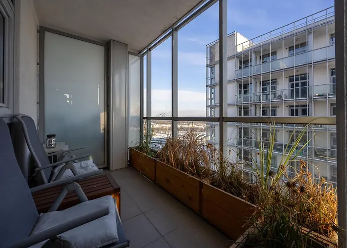 Muranow 14th Floor - 62m2, Parking, Balcony - By Rentujemy شقة