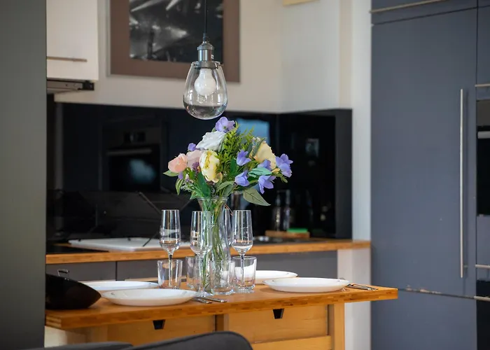 Muranow 14th Floor - 62m2, Parking, Balcony - By Rentujemy Apartman Varsó