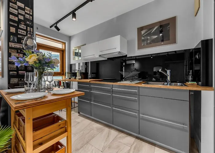 Muranow 14th Floor - 62m2, Parking, Balcony - By Rentujemy Apartment *