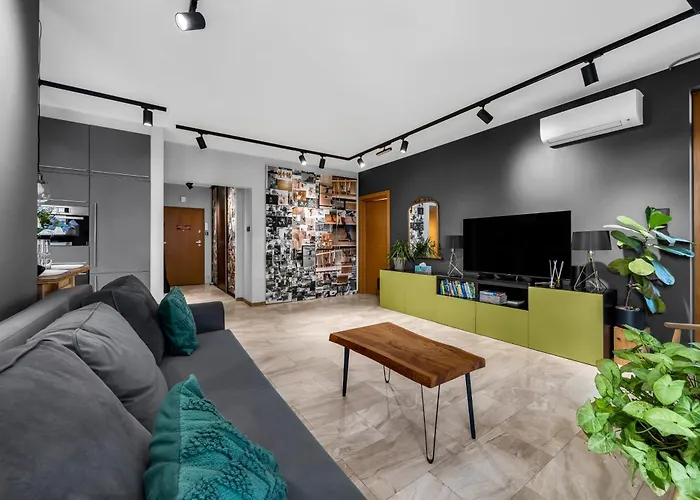 Muranow 14th Floor - 62m2, Parking, Balcony - By Rentujemy Varsó